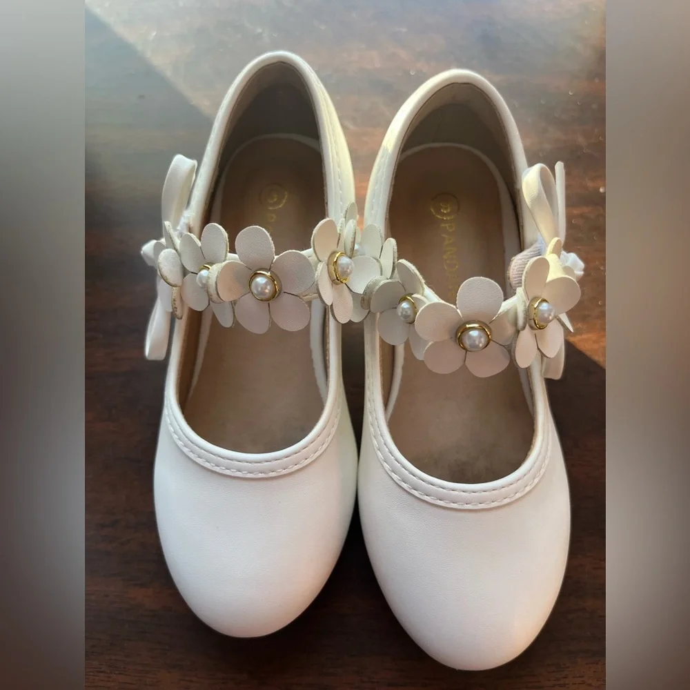 Toddler Girls White Flower Pearl Ankle Strap Shoes